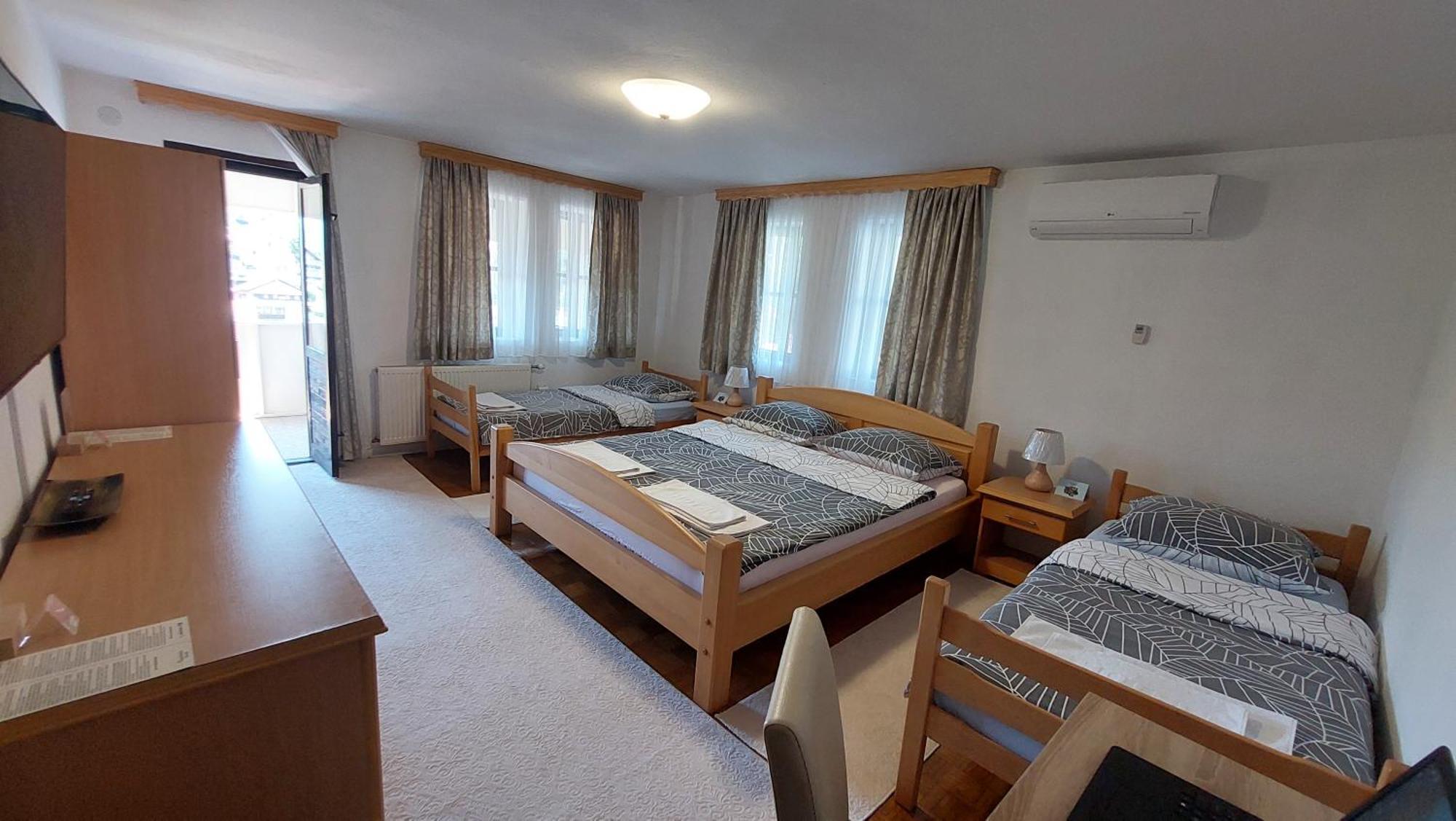 Panorama Travnik Lejlighedshotel Eksteriør billede
